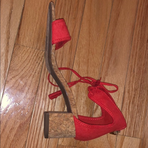 Red heels - Picture 3 of 5